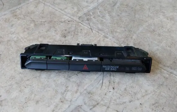 Volkswagen PASSAT B8 Hazard light switch 3G2853769A