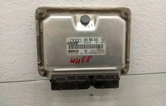 Audi A8 S8 D3 4E Engine control unit/module 4E0906018 4E0910018 0261208203