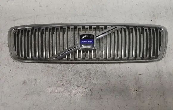 Volvo V70 Front bumper upper radiator grill