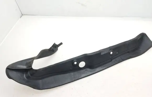 Front wheel arch liner splash guards