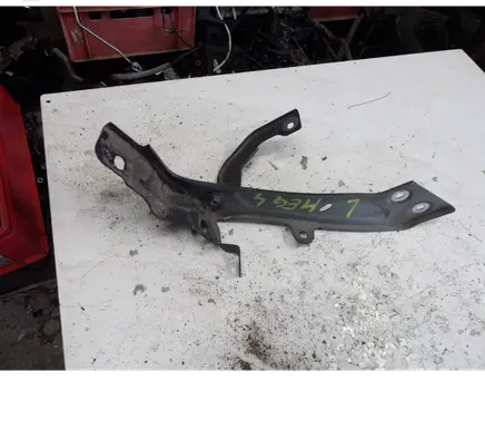 Renault Megane IV Fender mounting bracket