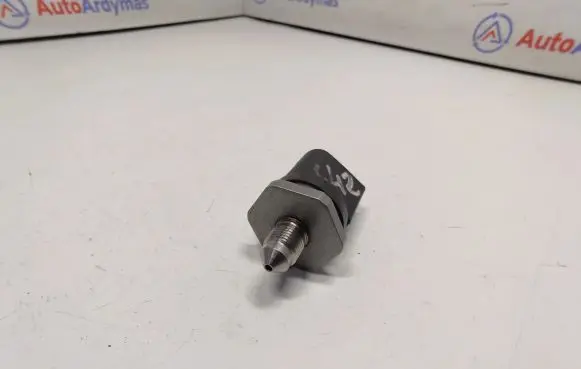 BMW 4 F32 F33 Fuel pressure sensor 7620946 13537620946 0261545072
