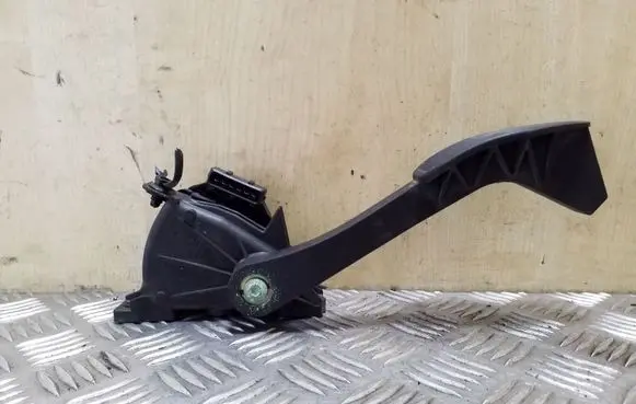 Volvo S70 V70 V70 XC Accelerator throttle pedal 9209745