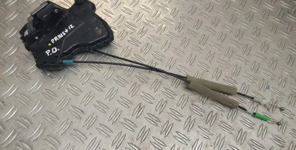 Toyota Prius+ (ZVW40) Front door lock