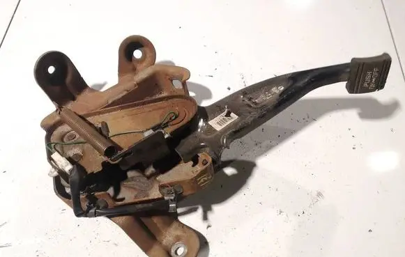 Mazda 5 Clutch pedal 