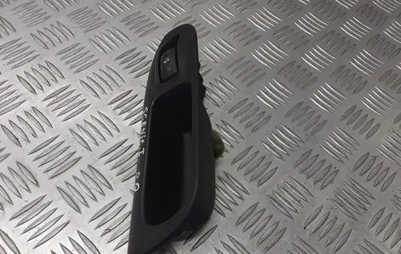 Renault Scenic I Quarter vent window switch 7700431172