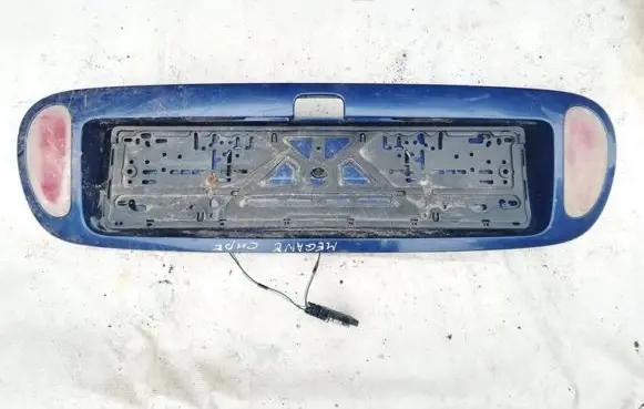 Trunk door license plate light bar