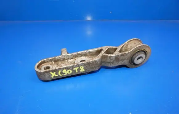 Volvo XC90 Engine mounting bracket 31339800 AD7VM 31359890