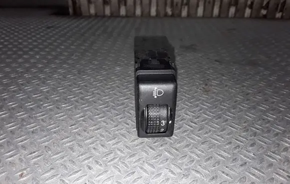 Nissan Note (E11) Headlight level height control switch 251909U00A