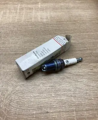 Skoda Fabia Mk1 (6Y) Spark plug 101000060AA DR15TC