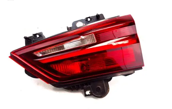 Tailgate rear/tail lights