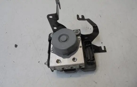Renault Captur ABS Pump 8200085584