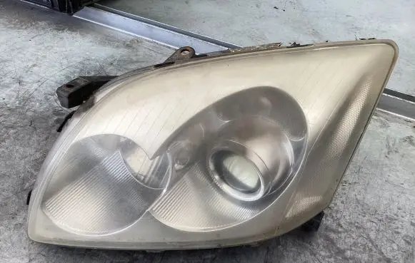 Toyota Avensis T250 Headlight/headlamp