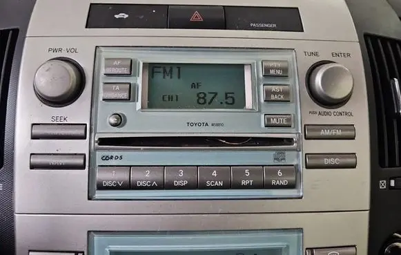 Toyota Corolla Verso E121 Radio/CD/DVD/GPS head unit 861200F010 IMPRK1556377