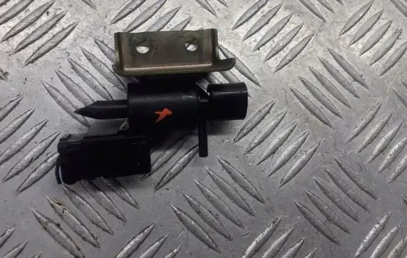 Mazda Premacy Valve vacuum K5T49090