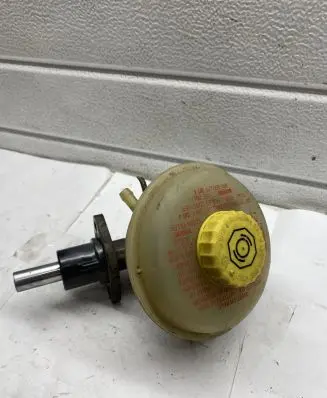Brake fluid reservoir