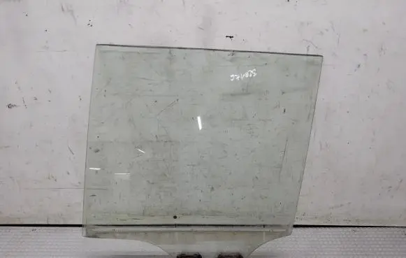 Suzuki Grand Vitara II Rear door window glass