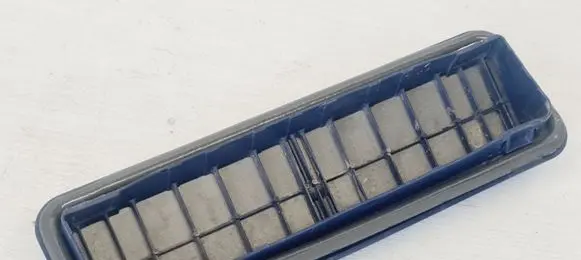 Quarter panel pressure vent