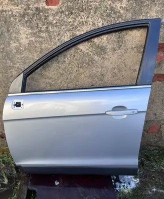 Chevrolet Captiva Front door