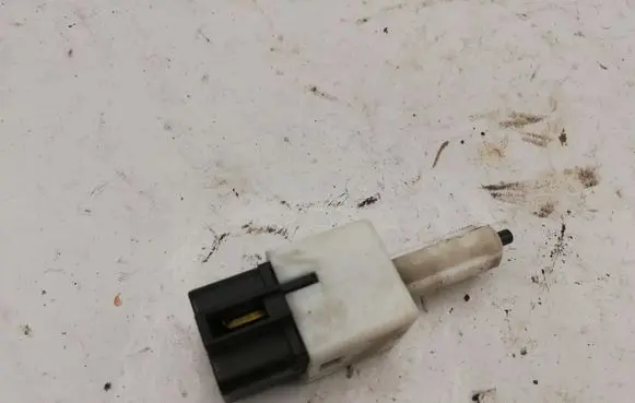 Honda CR-V Brake pedal sensor switch M28988