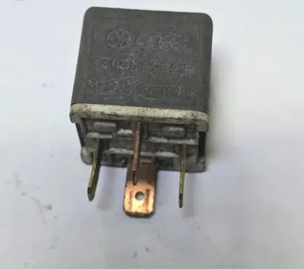Volkswagen Polo III 6N 6N2 6NF Other relay 141951253B