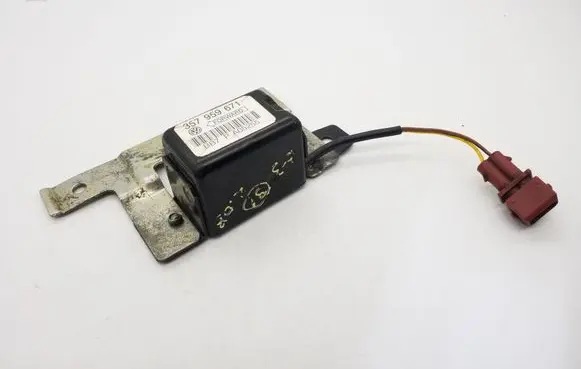 Volkswagen PASSAT B3 Airbag deployment crash/impact sensor 357959671