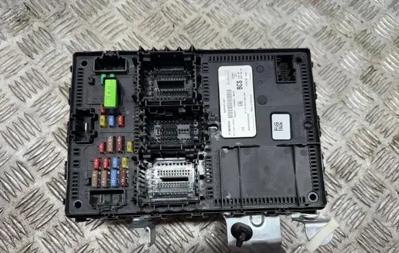 Ford Ecosport Fuse module HU5T15604BCS