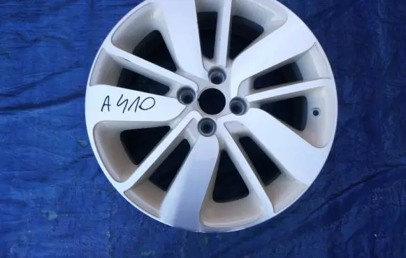 Renault Clio IV R17 alloy rim 