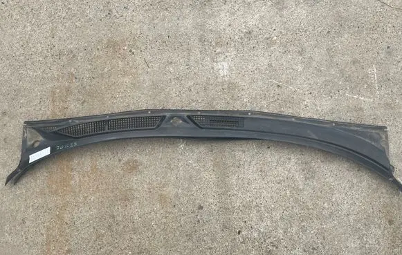 Subaru Legacy Wiper trim