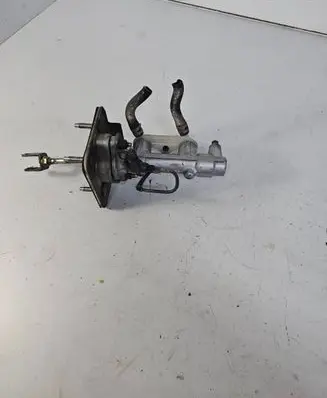 Toyota Prius (NHW20) Master brake cylinder