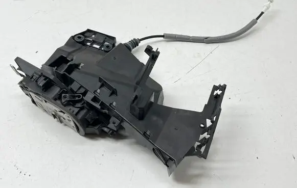 Volvo XC60 Front door lock 31440997 C57581104