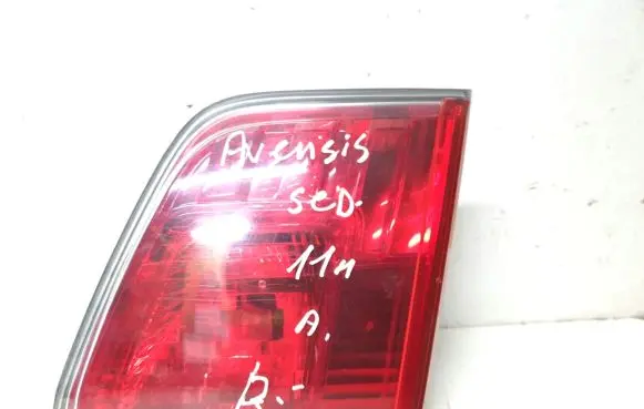 Toyota Avensis T270 Tailgate rear/tail lights