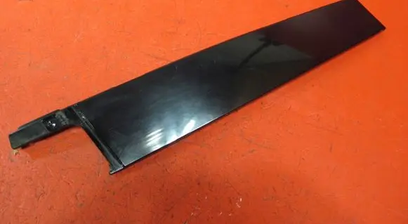 Opel Crossland X Front door glass trim molding 39123010