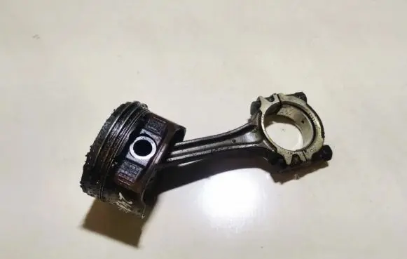 Nissan Micra Piston with connecting rod