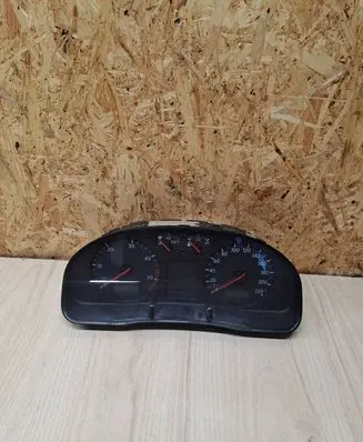 Volkswagen PASSAT B5 Speedometer (instrument cluster) 3B1919880D