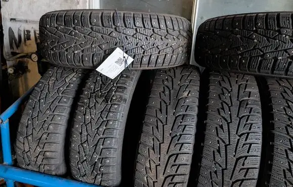 Opel Astra G R15 winter/snow tires with studs NOKIANTYRES 18565R15