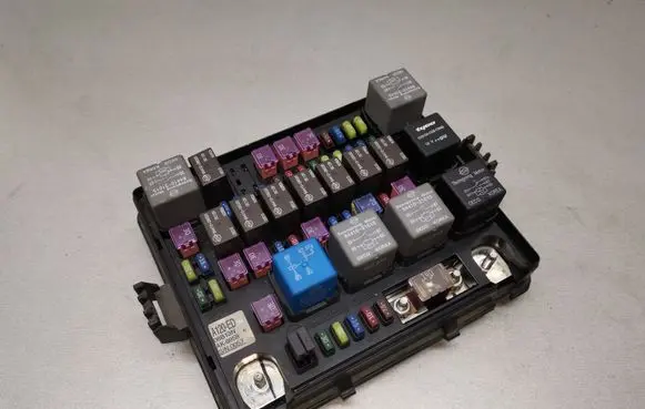 SsangYong Rodius Fuse module A120ED 08B13N AK6958