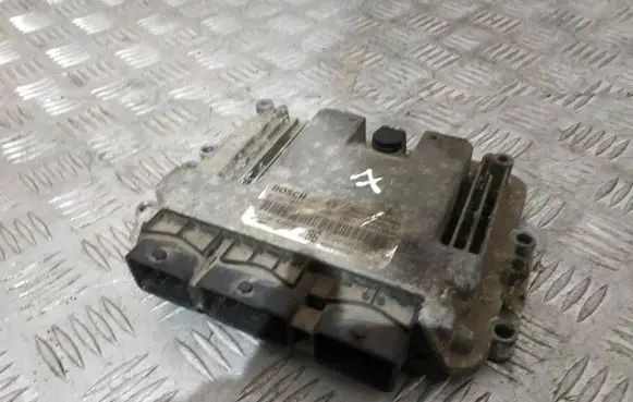 Nissan Primera Engine control unit/module 23710AW319 0281011646