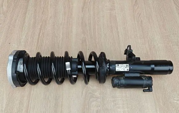 BMW 5 G30 G31 G38 Front shock absorber with coil spring 6866393