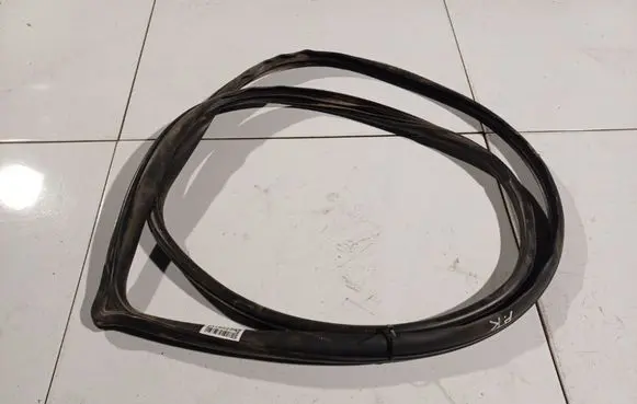 Mazda 3 II Rubber seal front coupe door 