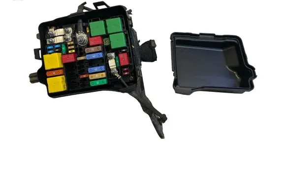 Opel Crossland X Fuse box set 9671924480 18VF5HI605 VIS18VF5HI605