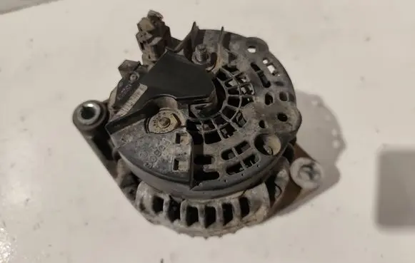 Opel Zafira B Generator/alternator 0124425096 13308507
