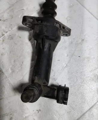 Clutch slave cylinder