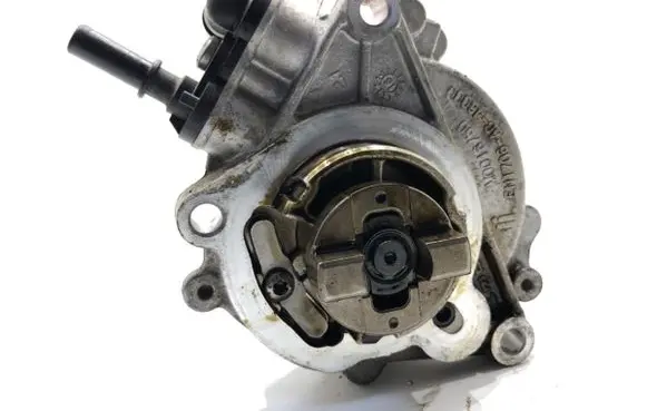 Peugeot 2008 I Vacuum pump 