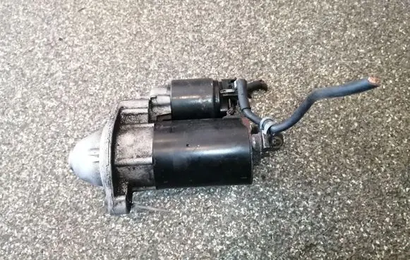 Volkswagen PASSAT B5 Starter motor 058911023B