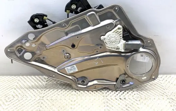 Mercedes-Benz CLS C218 X218 Rear door window regulator with motor 