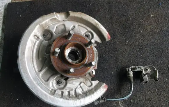 Ford Explorer VI Rear wheel hub LB5C5B758AB