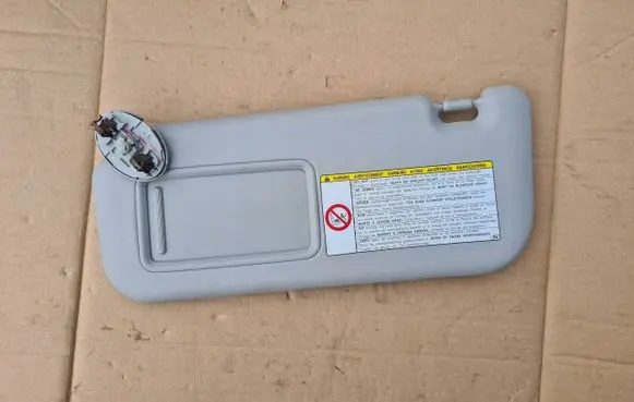 Toyota Urban Cruiser (XP110) Sun visor