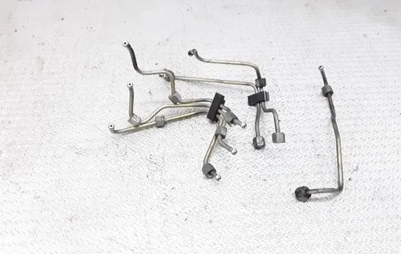 Volvo V70 Fuel injector supply line/pipe 
