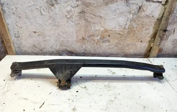 Volvo XC70 Engine mounting bracket